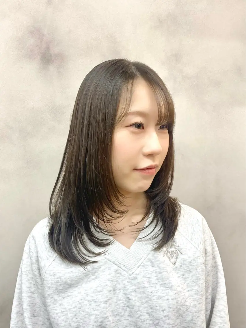 ミディアム ミディアムレイヤー 伸ばしかけ レイヤーカット レイヤーカット🌼 艶カラー/長野/あやのヘアスタイル
