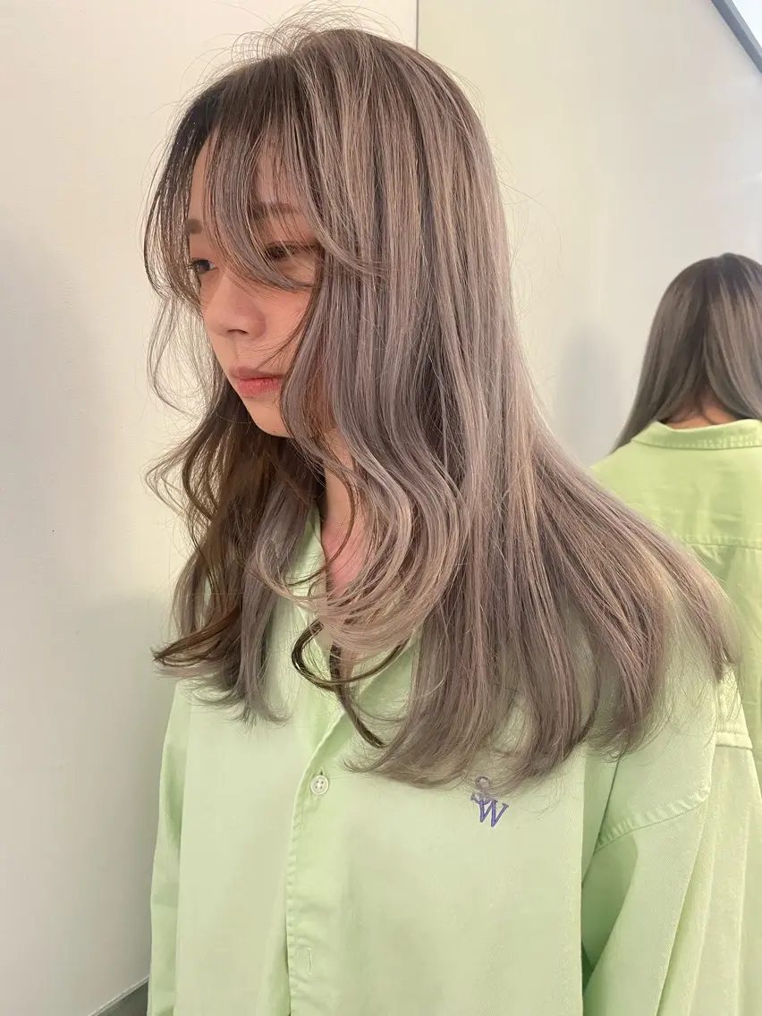 セミロング カラー ヘアアレンジ 黒髪 デザインカラー ハイトーンカラー インナーカラー シルバー カット ヘアカラー トリートメント ヘアセット 憧れの艶ハイトーンへ 🌙サイダサキのヘアスタイル