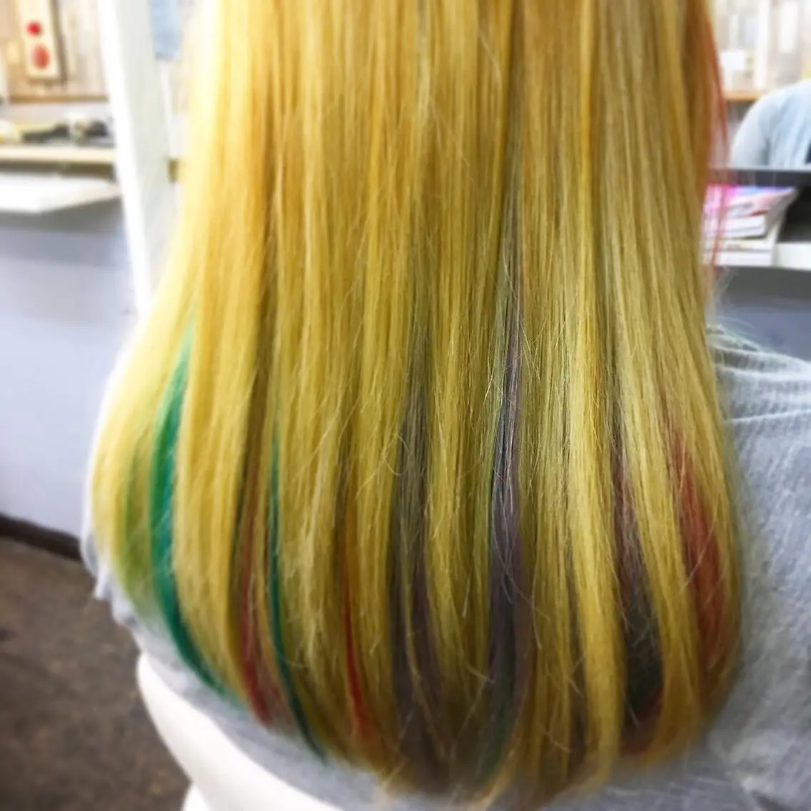 ロング カラー ヨシダ アズサのヘアスタイル