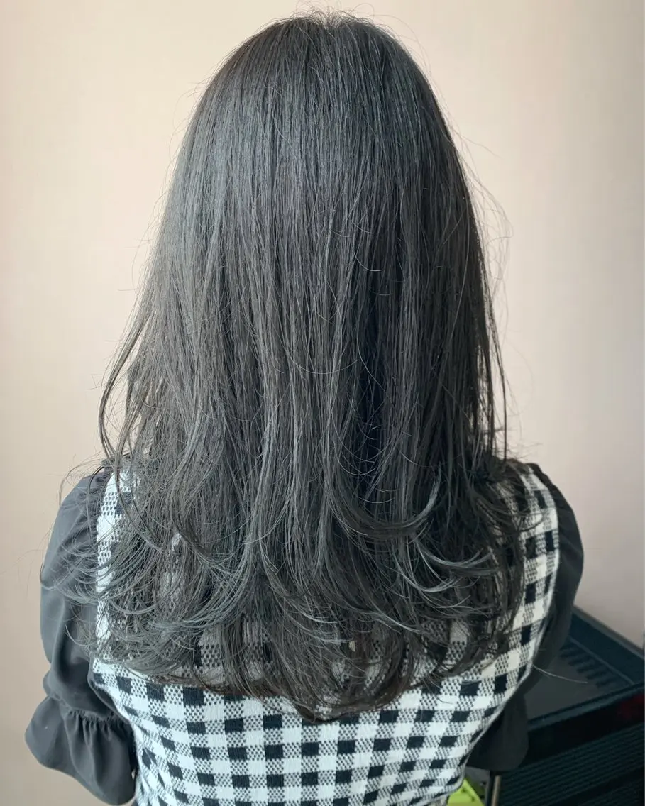 ロング カラー アッシュ アッシュグレー 透明感カラー レイヤーカット hubhair レイヤー/透明感のヘアスタイル