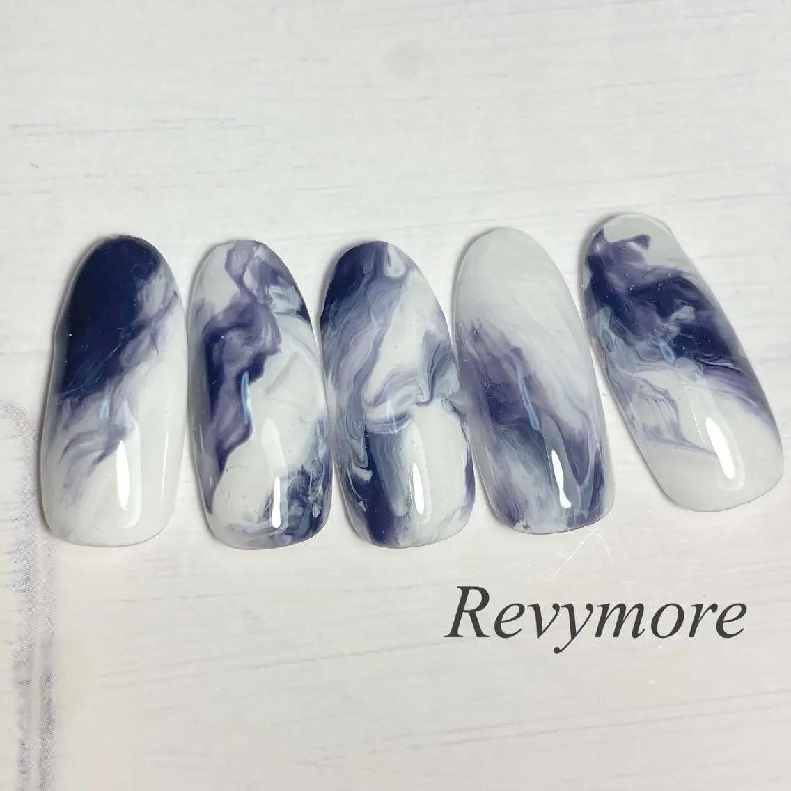 ショート ネイル 韓国風ヘア フレンチネイル ジェルネイル キラキラネイル 韓国ネイル nail salon Revymoreのネイルデザイン