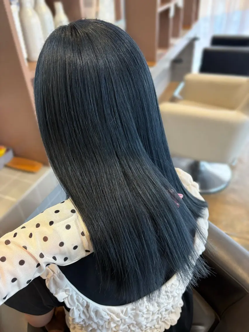 ミディアム カラー ブリーチ カット ヘアカラー 秋吉 結愛のヘアスタイル