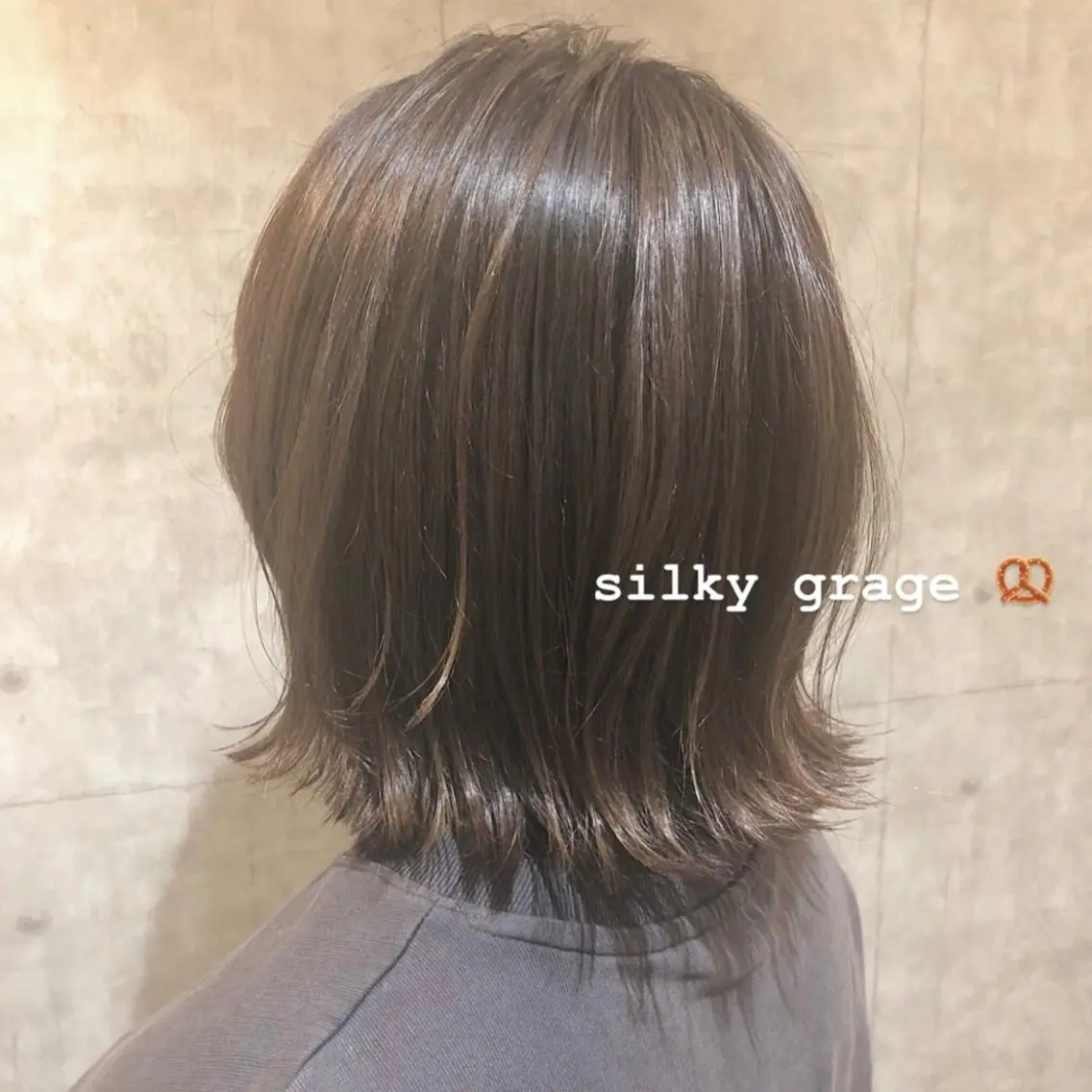 ミディアム カラー グレージュ ボブ 外ハネヘア 🪞顔周りカット🪞 北里朋子のヘアスタイル