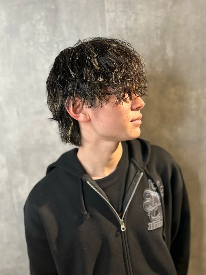 ショート メンズ 波巻きパーマ メンズウルフカット ウルフカット 名駅/フェザーパーマ 韓国ヘア/森岡のヘアスタイル