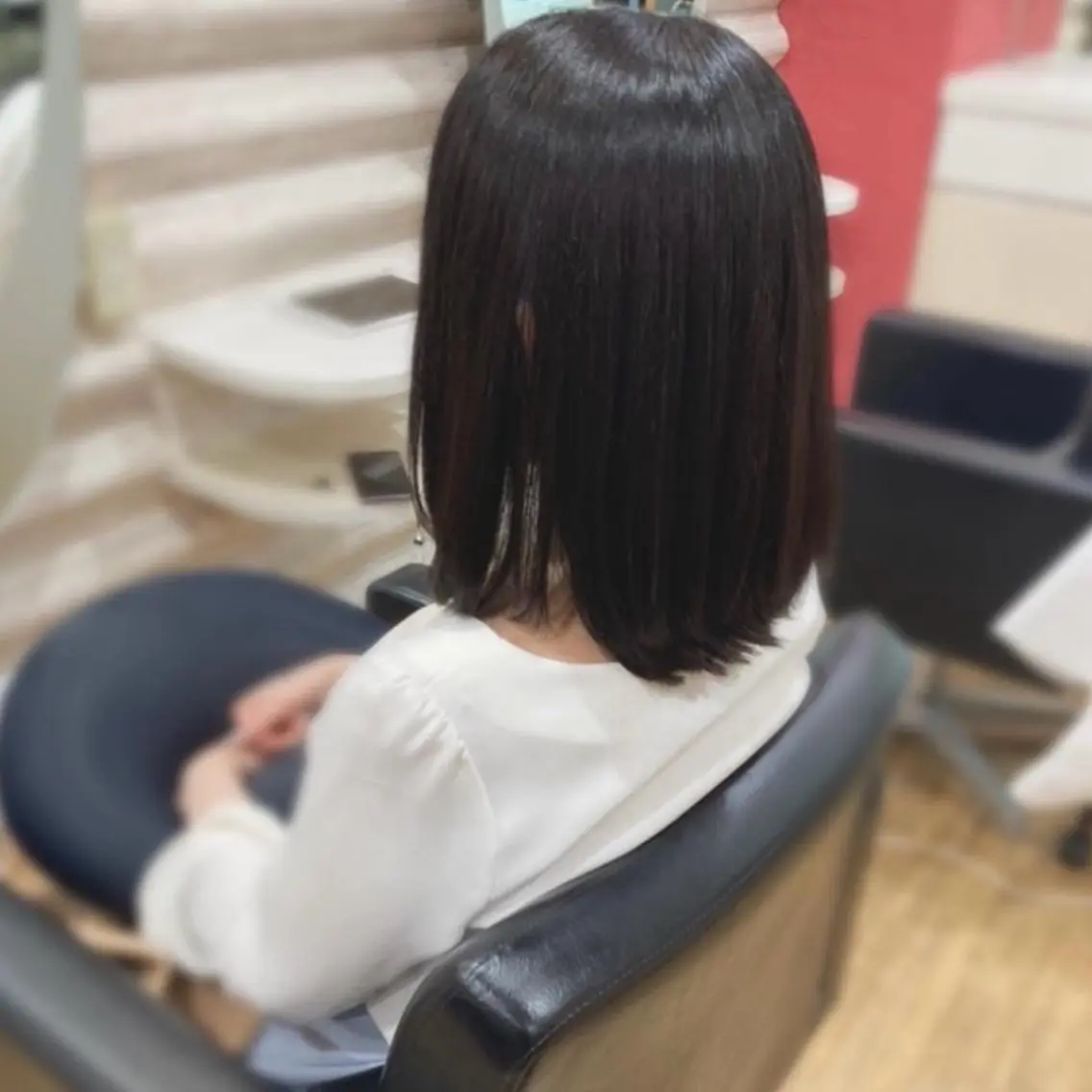 セミロング カラー 髪質改善 KON|ごまかさない 艶。酸熱×精密カットのヘアスタイル