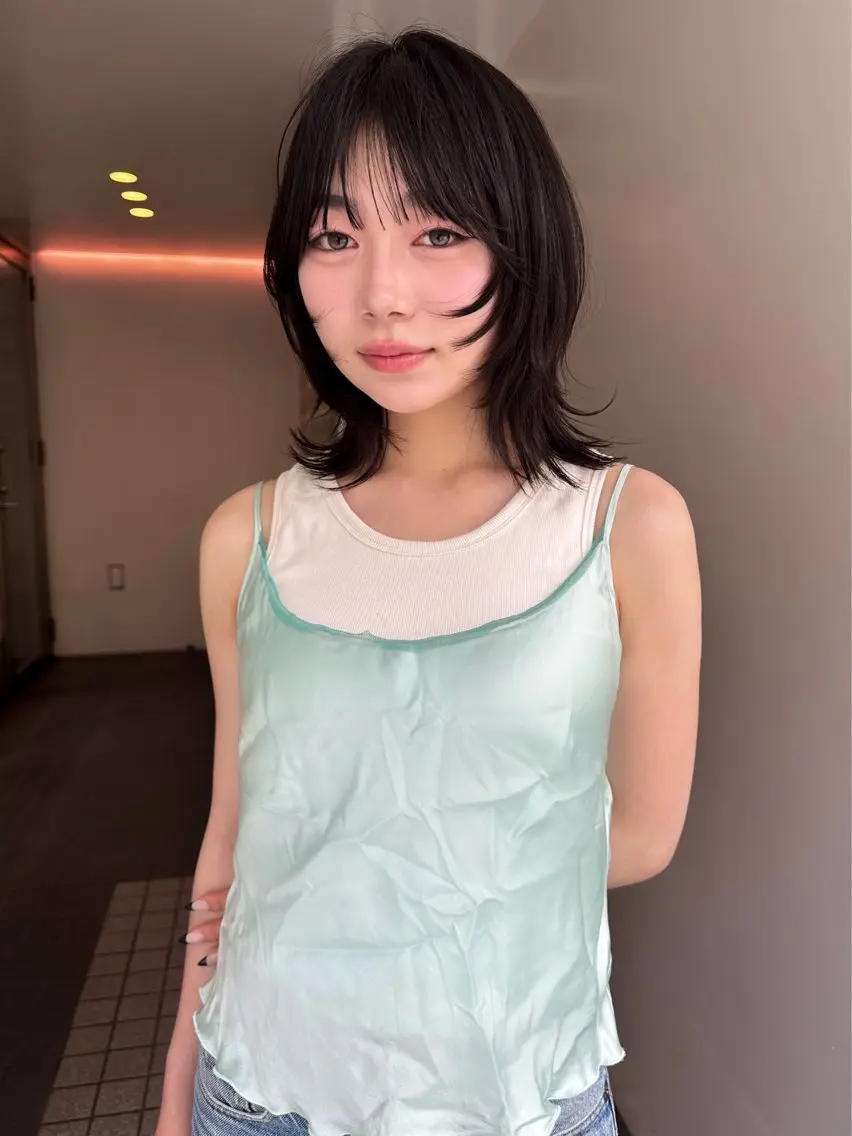 ミディアム レイヤーカット ウルフカット ウルフレイヤー カット ヘアカラー トリートメント ボブ/似合わせ レイヤーcocomoのヘアスタイル