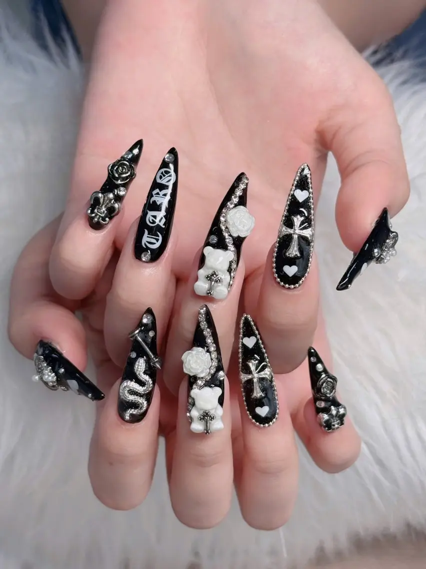 ネイル オーロラネイル フレンチネイル ジェルネイル ハロウィン キラキラネイル ハンドネイル H.baby Nail Salonのネイルデザイン