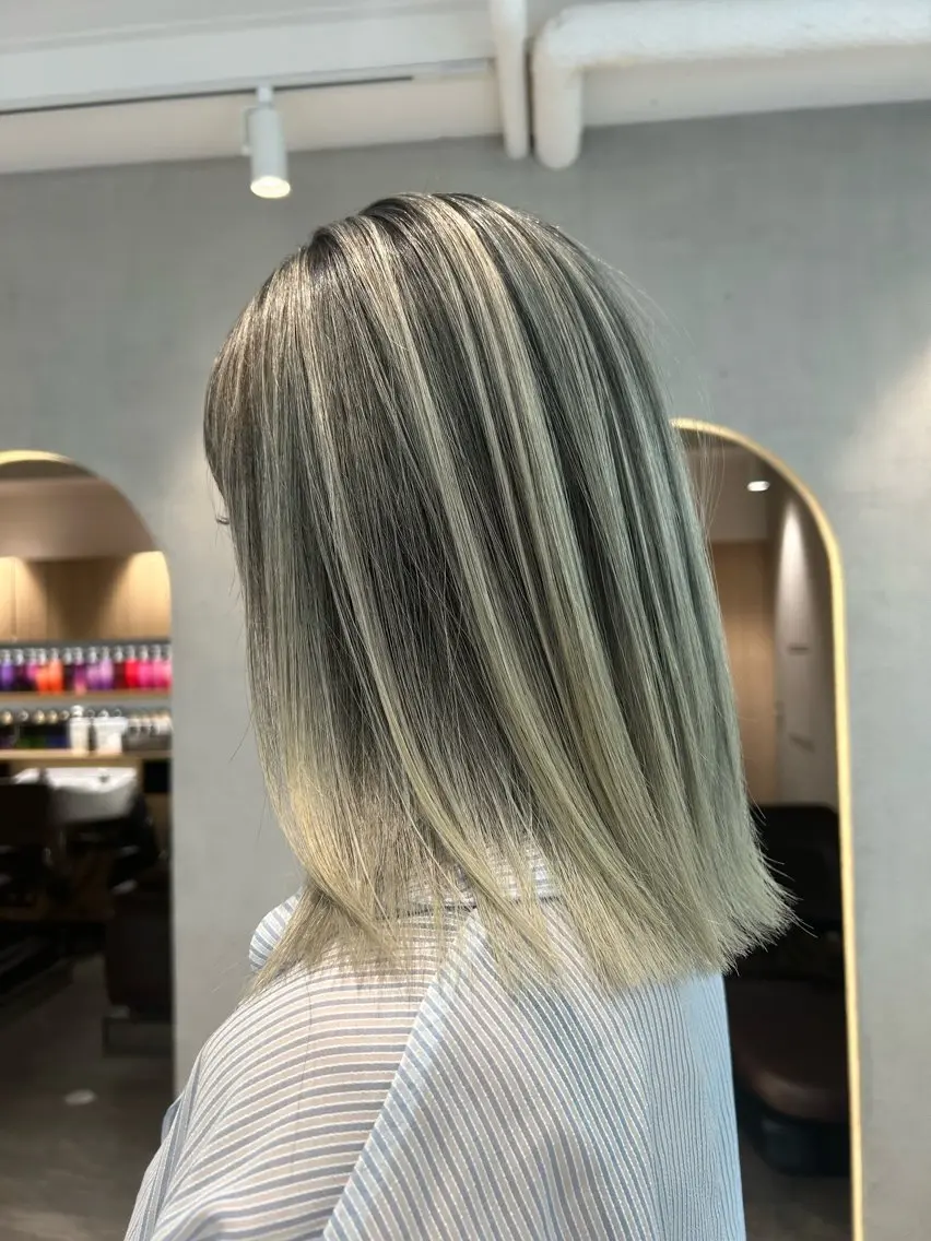 ミディアム カラー バレイヤージュ ブリーチ レイヤーカット カット ヘアカラー 竹井俊介/ブリーチ /海外レイヤーのヘアスタイル