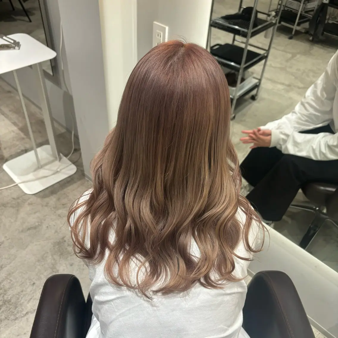 ロング カラー ベージュカラー ブリーチ ピンクカラー ピンクベージュ kelly.un MIUのヘアスタイル