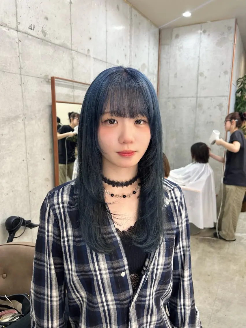 ロング カラー ブルーカラー ヘアカラー 顔周りレイヤー/ ふわあいりのヘアスタイル