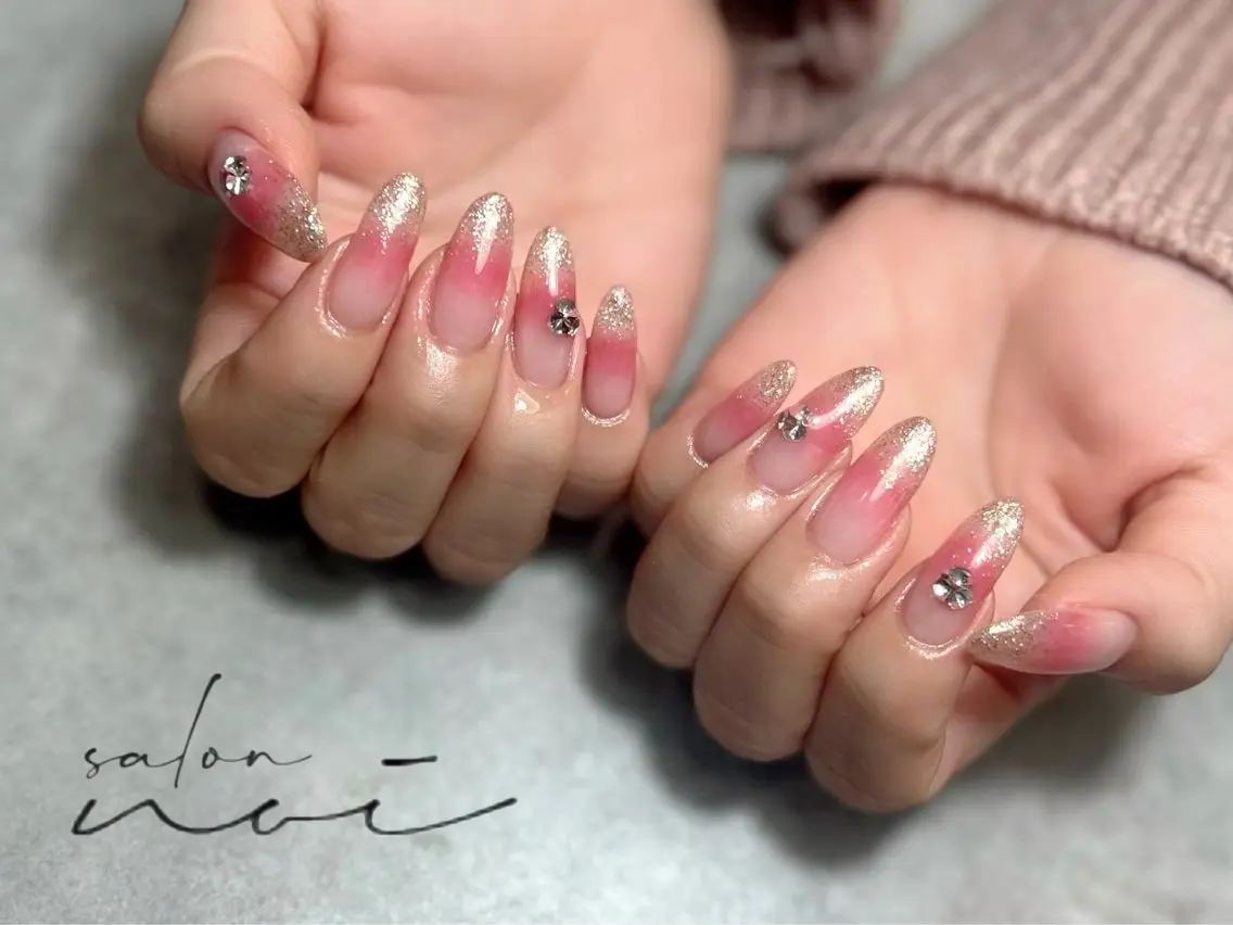 ネイル チークネイル グラデーション ラメ(グリッター) ラメグラデーション ハンドネイル salon noiのネイルデザイン