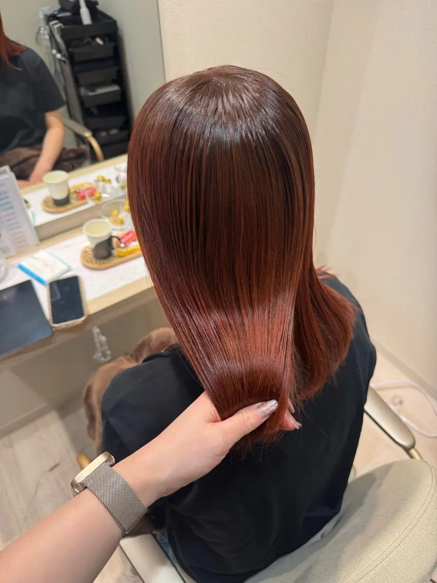 ミディアム カット ヘアカラー トリートメント ヘッドスパ mina .のヘアスタイル
