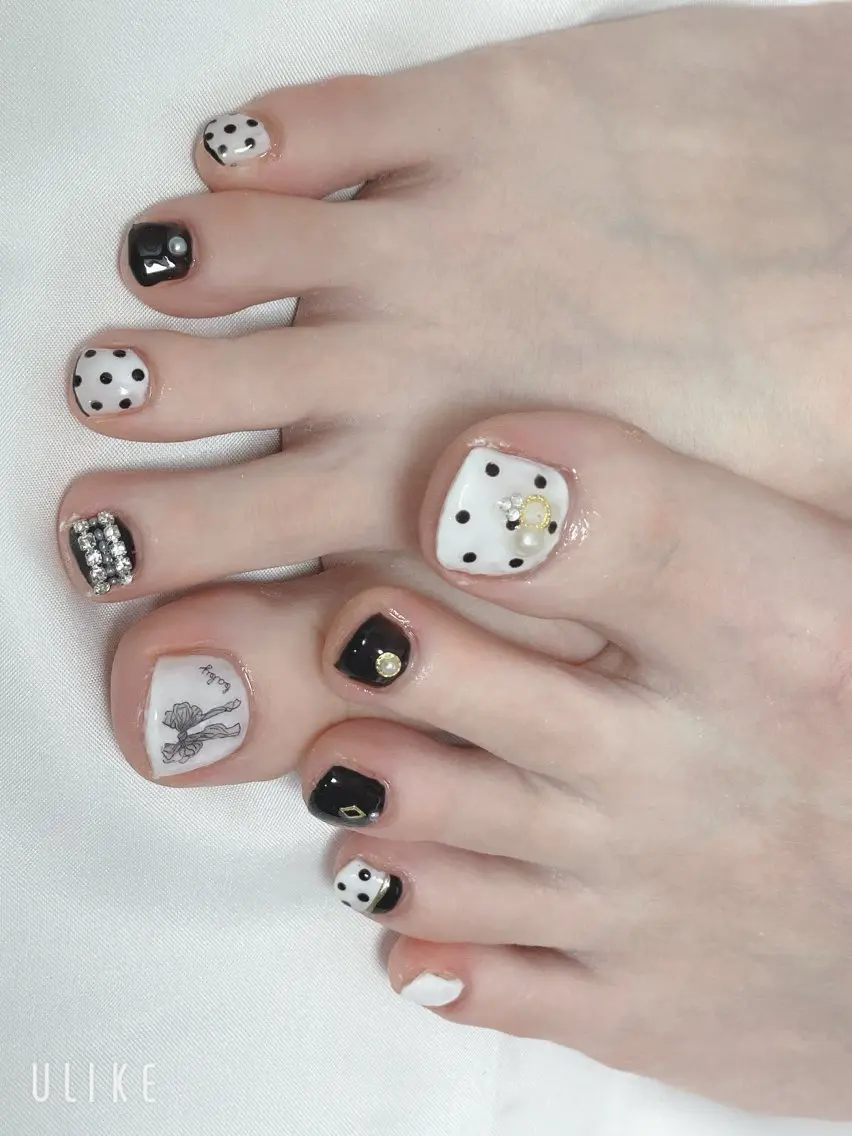 ネイル フットネイル BABY LION :Linaのネイルデザイン