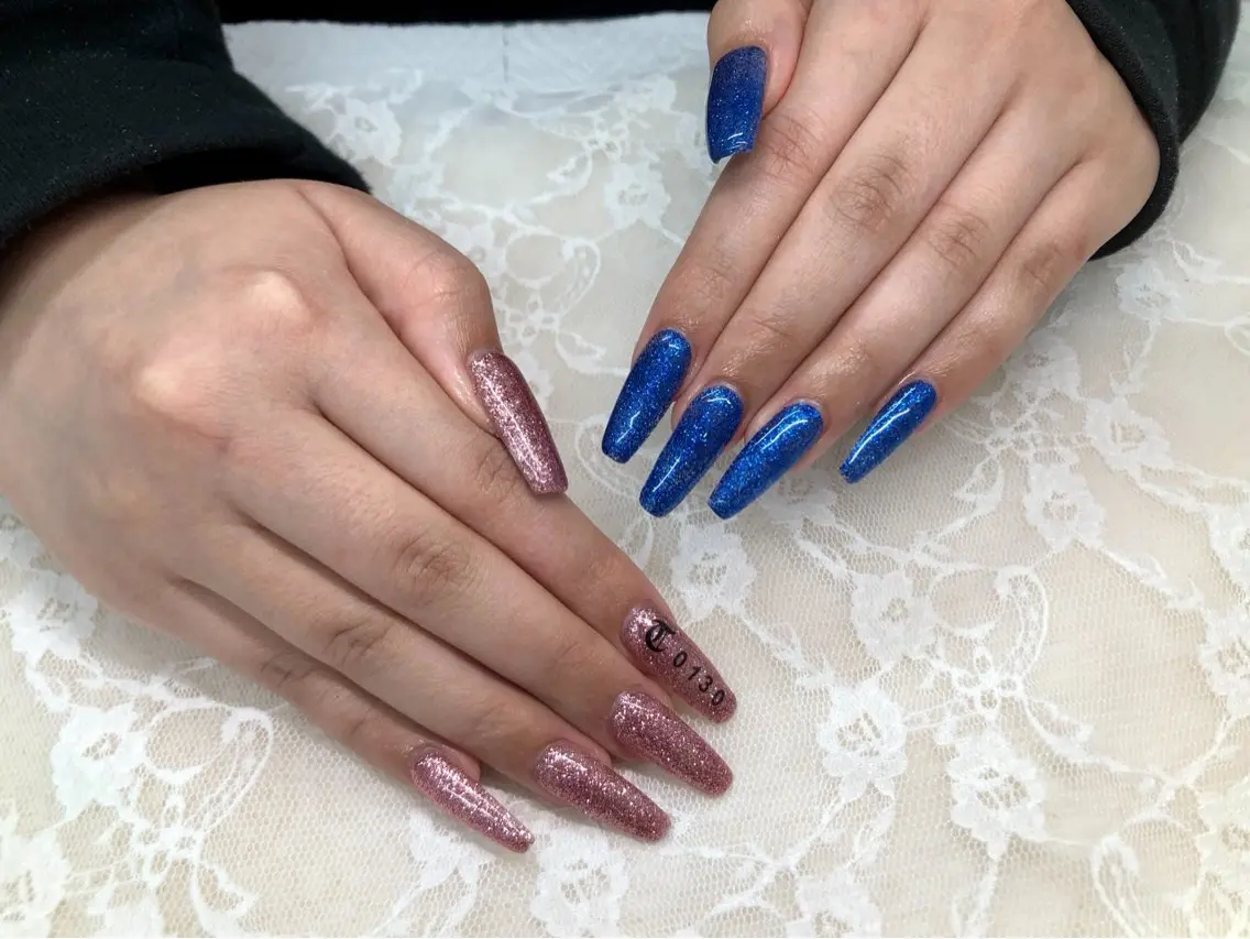 ネイル 長さ出し キラキラネイル ラメ(グリッター) ロングネイル スーパーロングネイル ハンドネイル 心斎橋Salon Epokkuのネイルデザイン