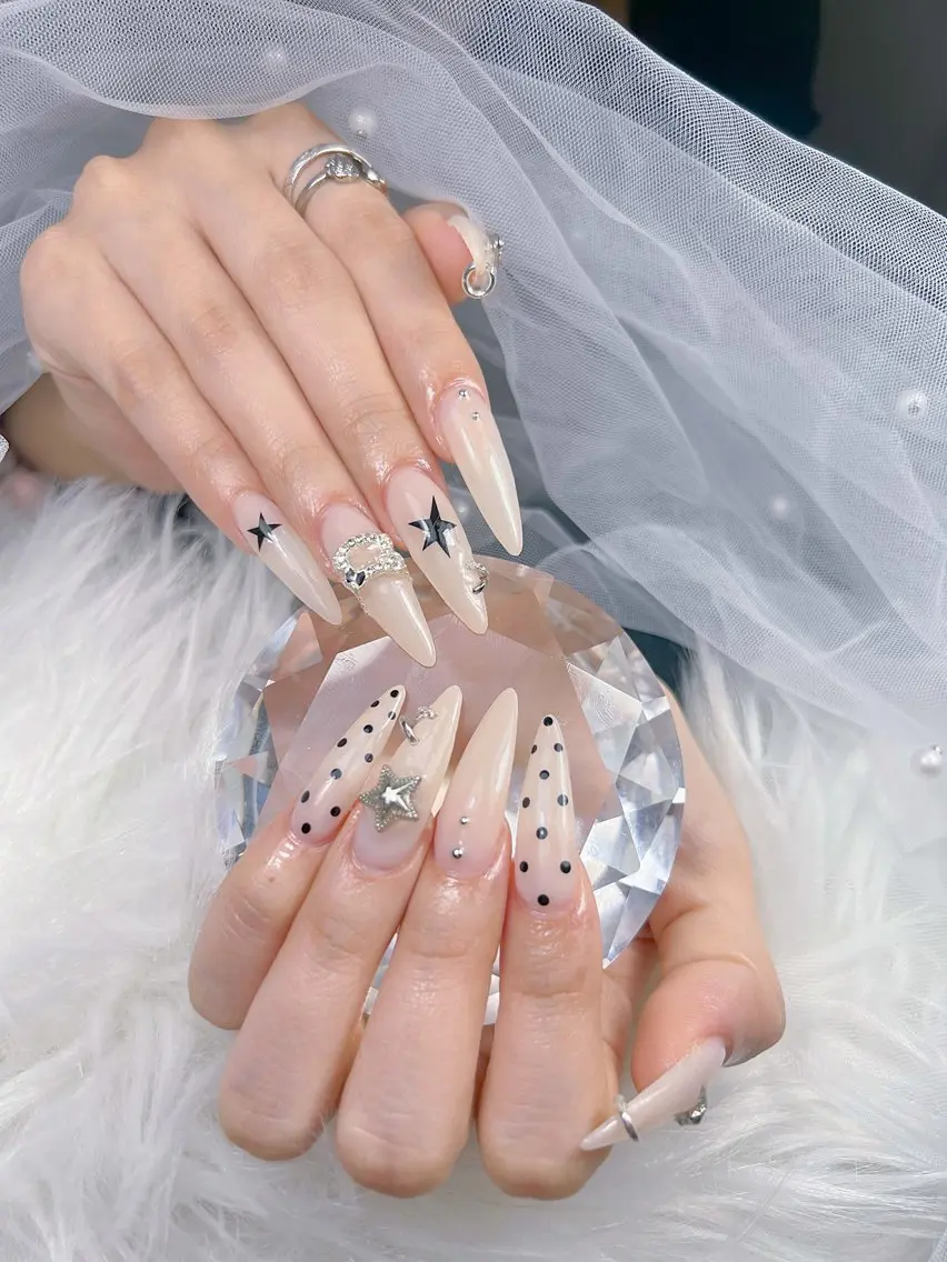 ネイル アートネイル オーロラネイル チークネイル 長さ出し フットネイル Miya _nailのネイルデザイン