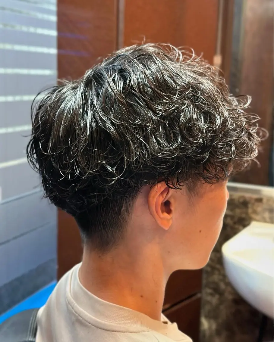 ショート パーマ メンズ メンズパーマ 波巻きパーマ 田知本 遼のヘアスタイル