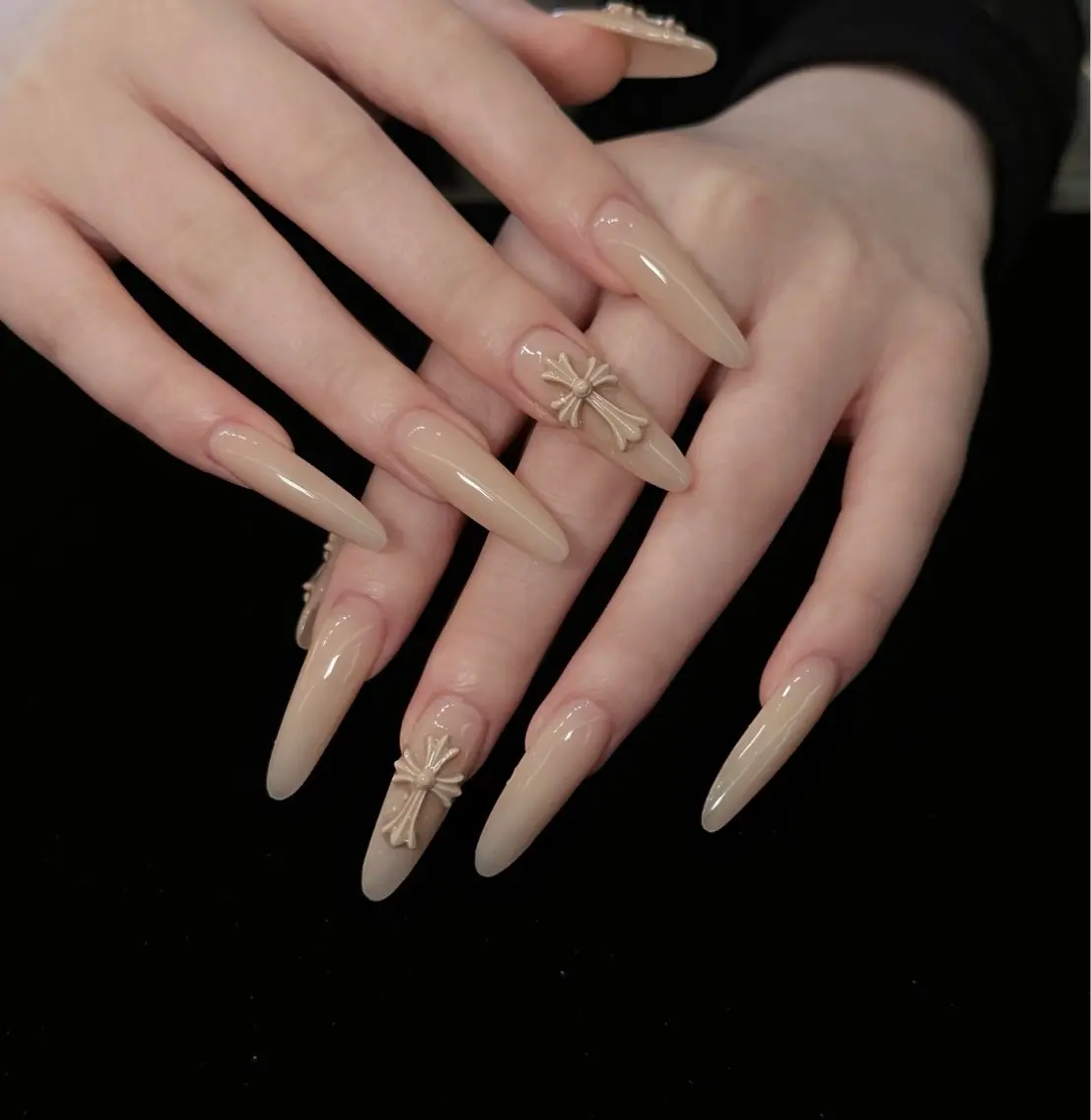 NEW【ハンド】長さだし🖤オフあり ワンカラー+クロム立体パーツ2個付きの写真