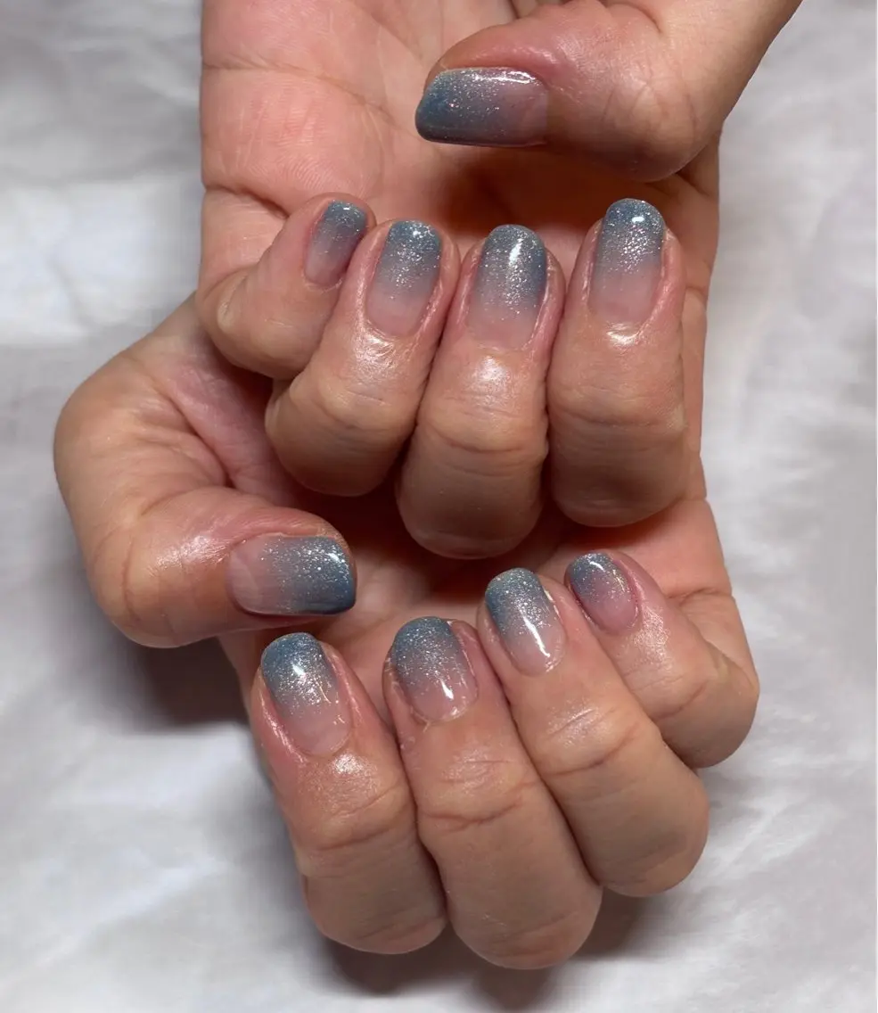 ネイル ブルー グラデーション ラメ(グリッター) Nail Rea AZUMIのネイルデザイン