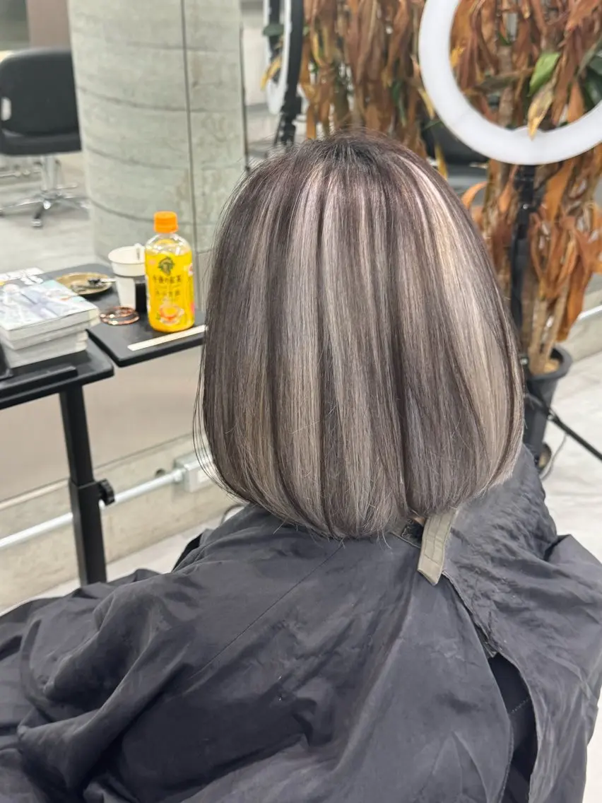 ショート カラー シルバー ホワイトシルバー ヘアカラー トリートメント 艶髪✨ブリーチ職人 yasuのヘアスタイル