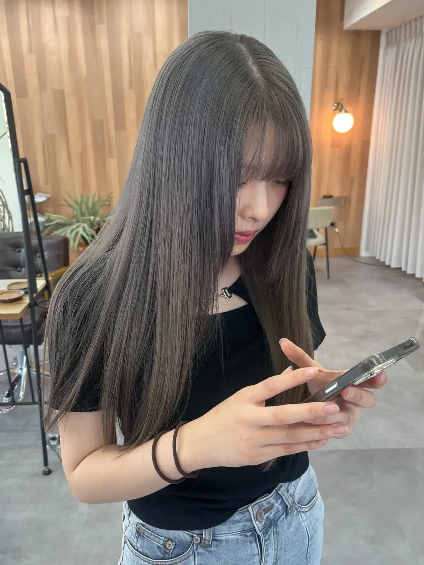 ロング カラー ブリーチ グレージュ カット ヘアカラー トリートメント 駒場 まといのヘアスタイル