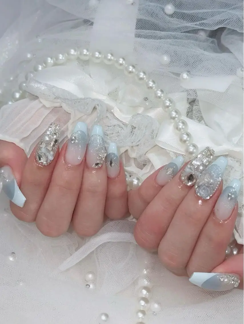 ネイル キラキラネイル 韓国ネイル ロングネイル ワンホンネイル ハンドネイル Josie nail salonのネイルデザイン