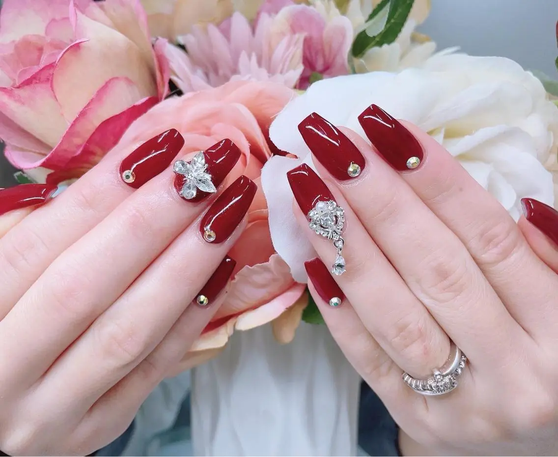 ネイル ボルドー フレンチネイル ジェルネイル ハードジェル キラキラネイル Lilas Nailのネイルデザイン
