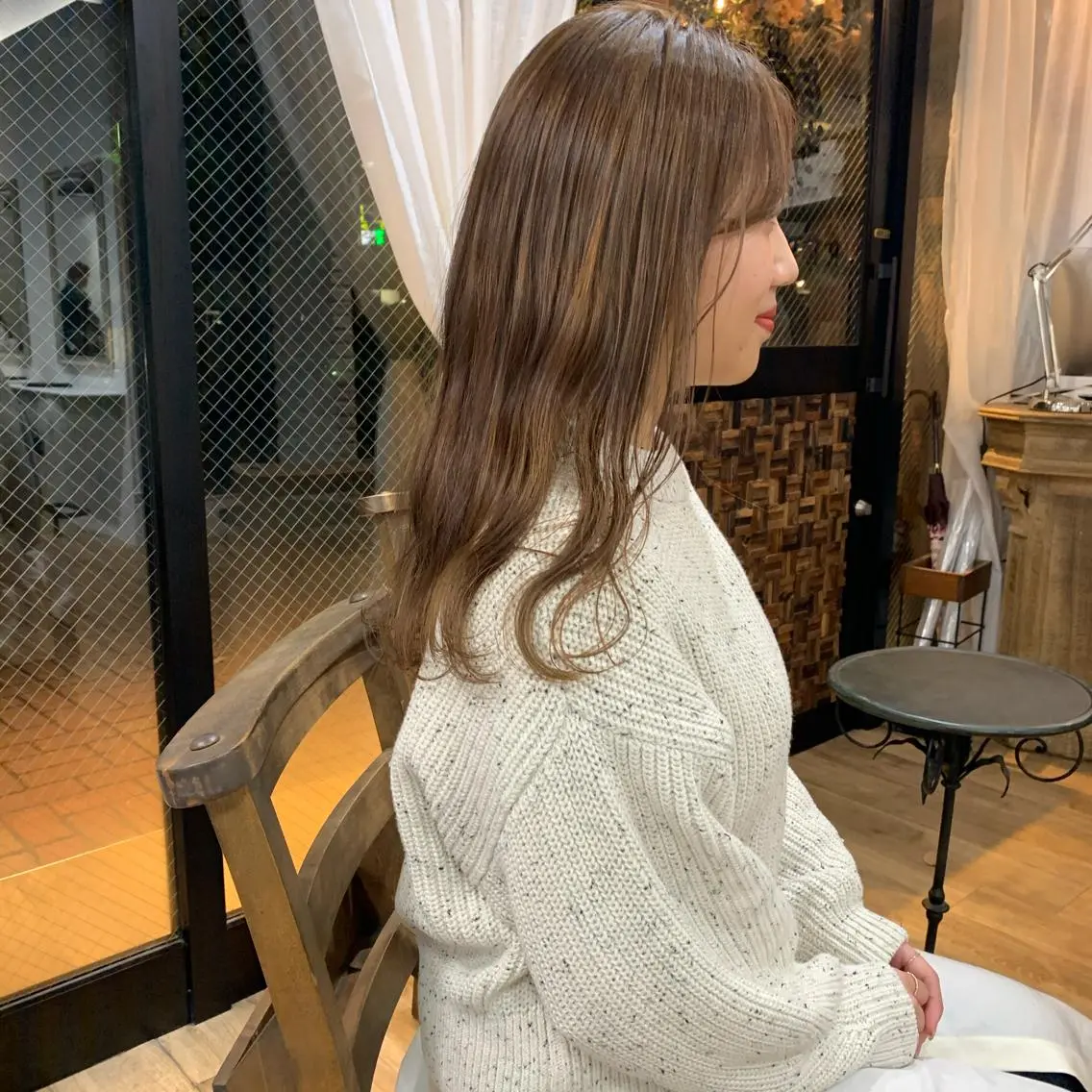 ロング カラー ベージュカラー ブリーチ ミルクティーベージュ ブリーチなしカラー レイヤー/顔周り /AKARIのヘアスタイル