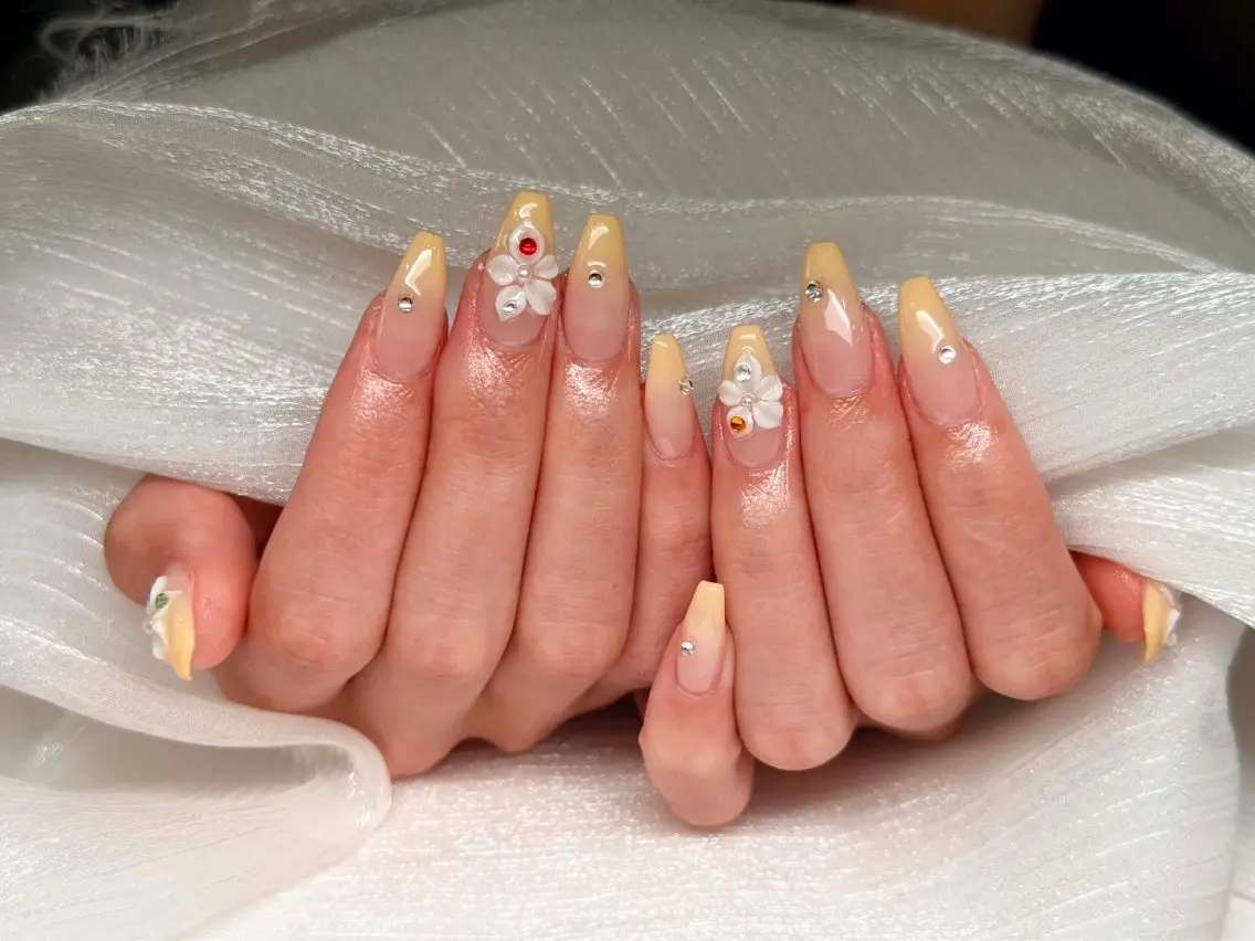 ネイル オーロラネイル ブルー チークネイル 長さ出し フットネイル NOA 池袋のネイルデザイン