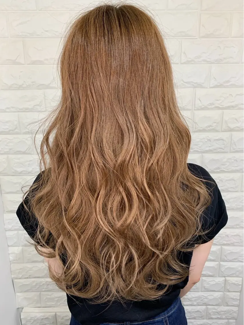 ロング カラー エクステ 佐々木 りあのヘアスタイル