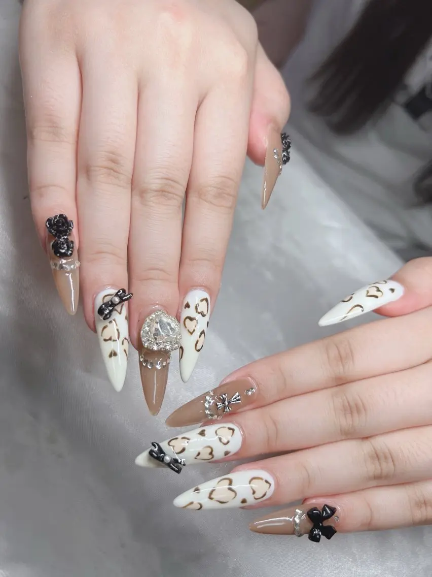 ネイル 長さ出し グラデーション キラキラネイル マグネットネイル ニュアンスネイル Lee Nails チップ長さだし専門店のネイルデザイン