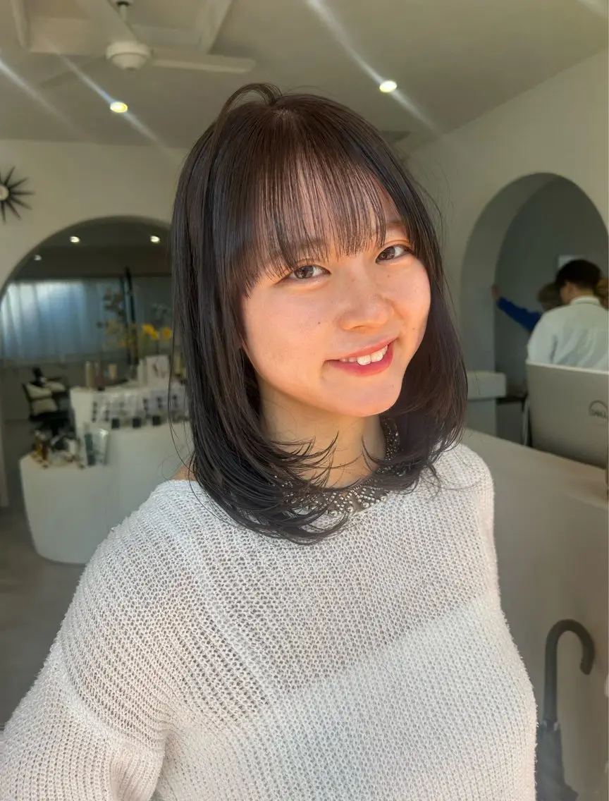 ミディアム カット ヘアカラー カリン| debut泡瀬店のヘアスタイル
