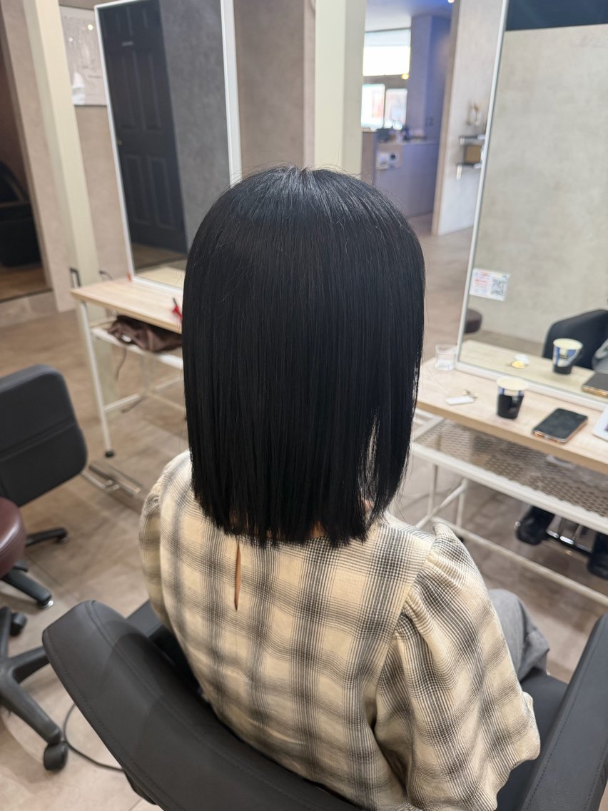 セミロング カット ヘアカラー 上田 愛菜のヘアスタイル