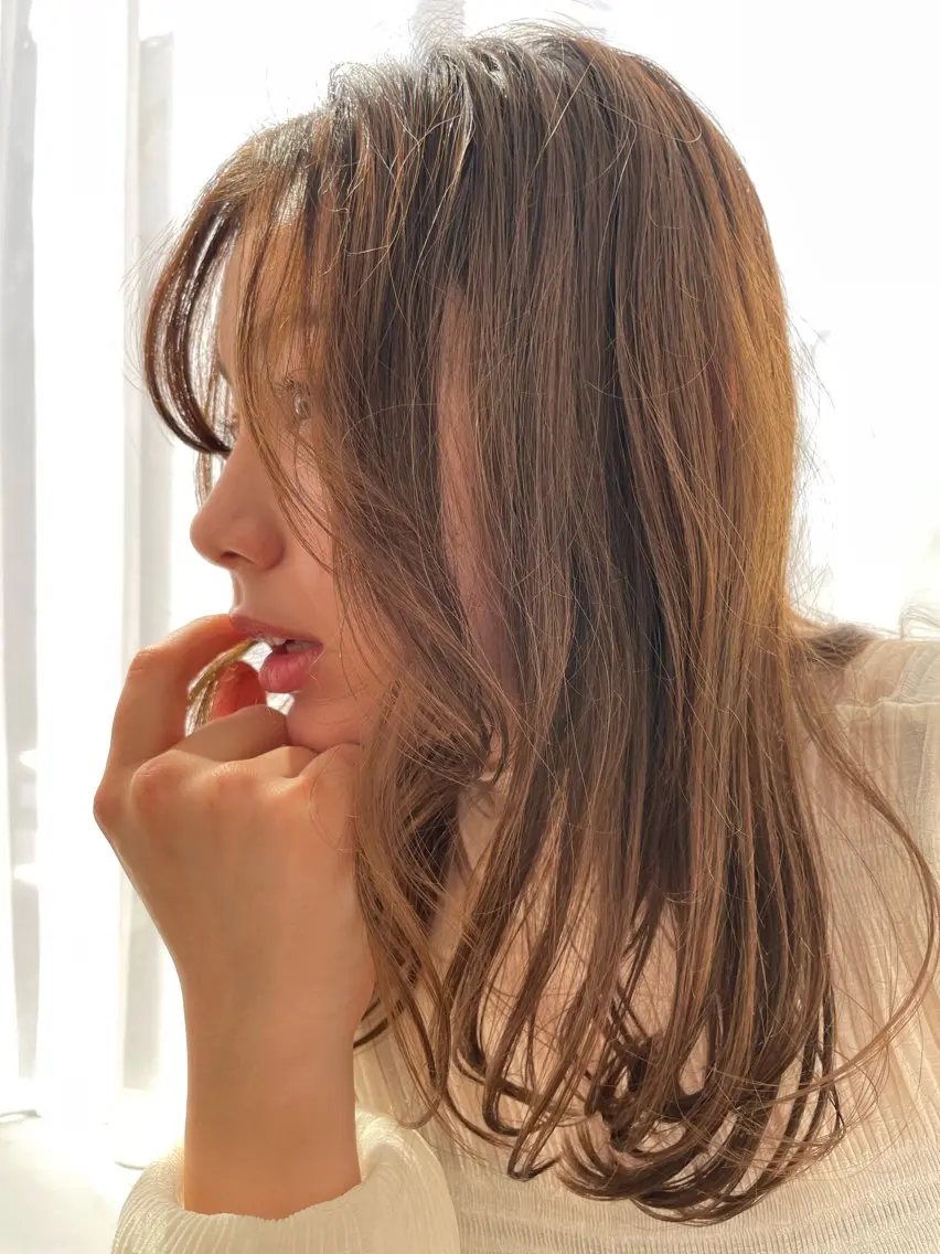 セミロング 佐藤 佑美香のヘアスタイル