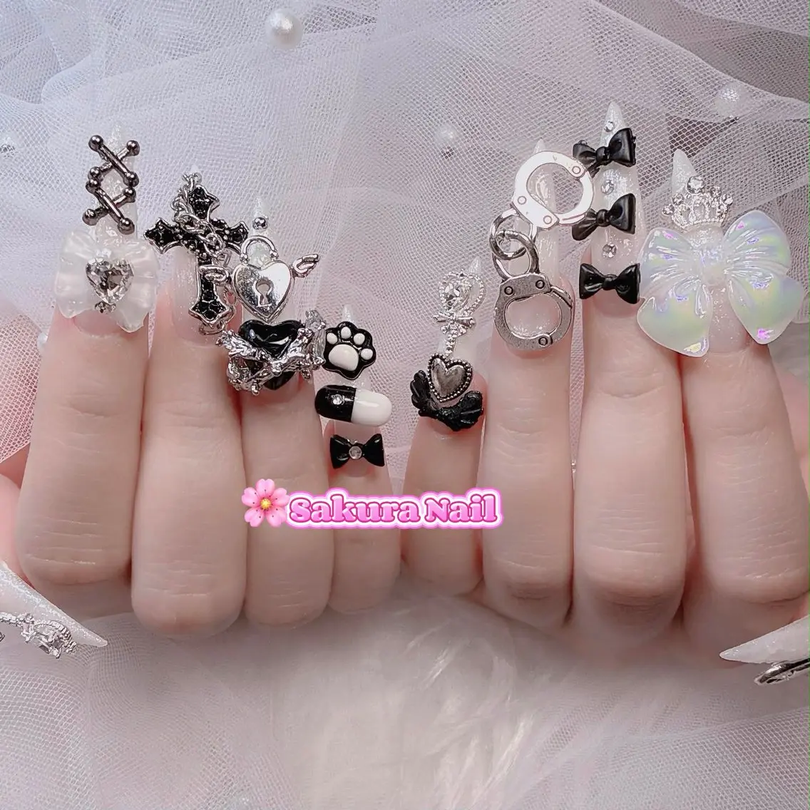 ネイル アートネイル オーロラネイル ボルドー チークネイル フレンチネイル ハンドネイル Sakura Nail Salonのネイルデザイン