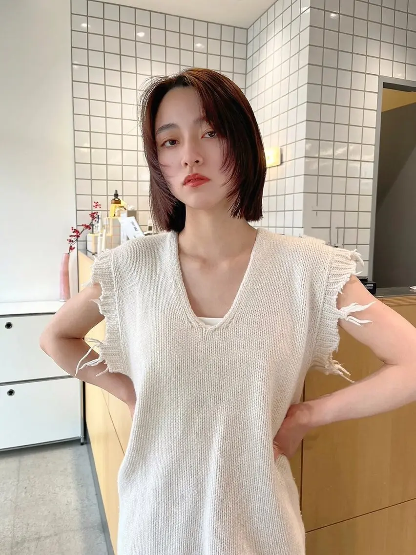 ミディアム ボブレイヤー ボブ 顔周りカット レイヤーカット hollo 原宿のヘアスタイル