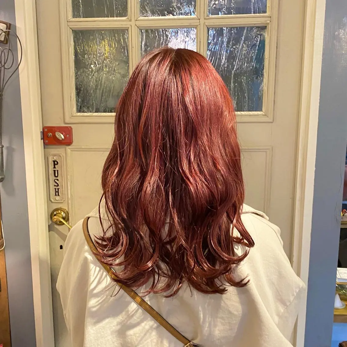 セミロング カラー ブリーチ レッドカラー カット ヘアカラー トリートメント BRITS 渡辺 菜々子のヘアスタイル