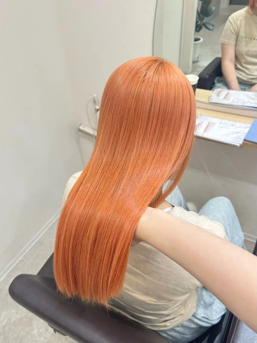 セミロング カラー オレンジ カット ヘアカラー ブリーチ/レイヤー カット/ERI🐰のヘアスタイル