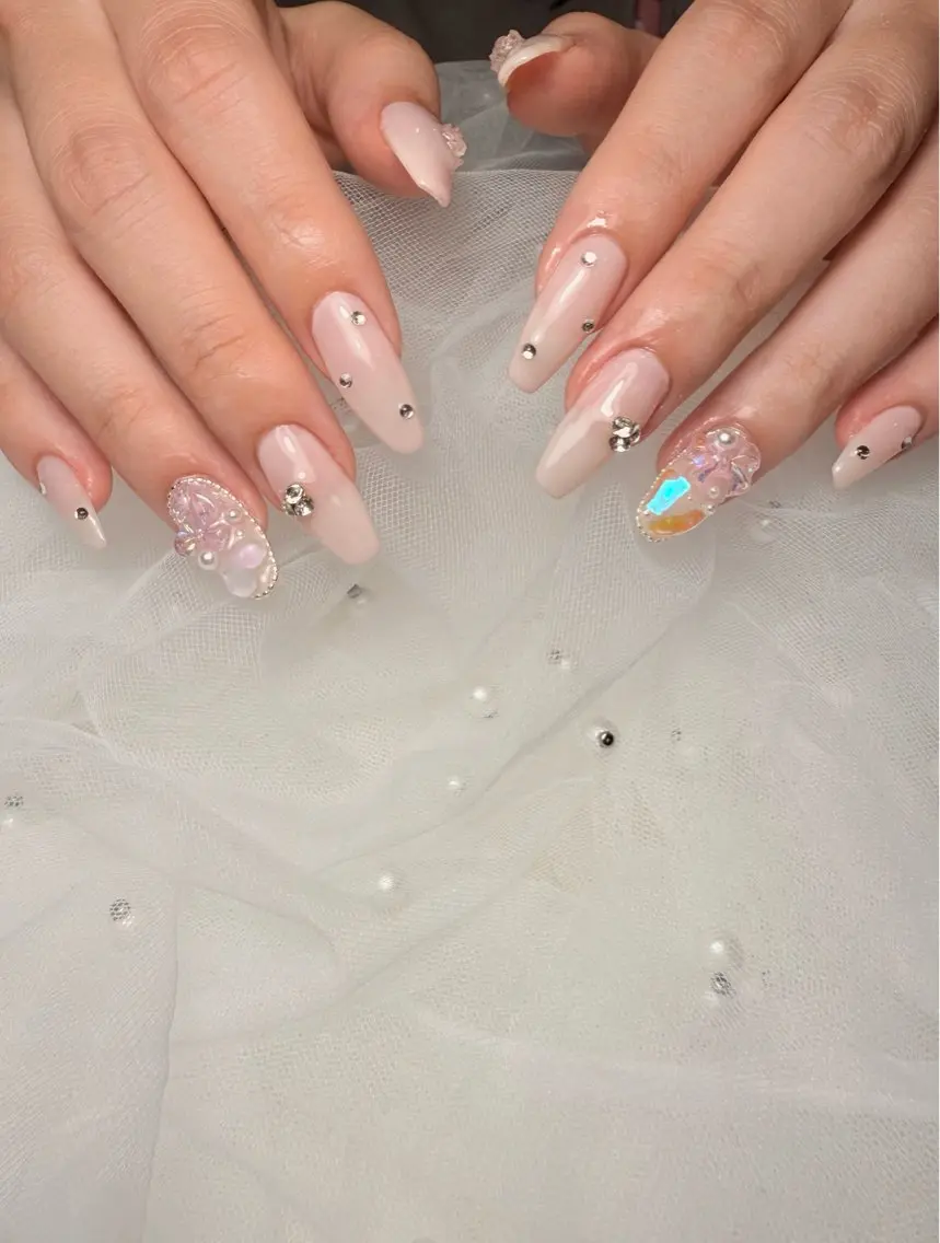 ネイル アートネイル オーロラネイル ニュアンスネイル ぷっくりネイル ストーンネイル ハンドネイル 🌹Belle Nail🌹のネイルデザイン