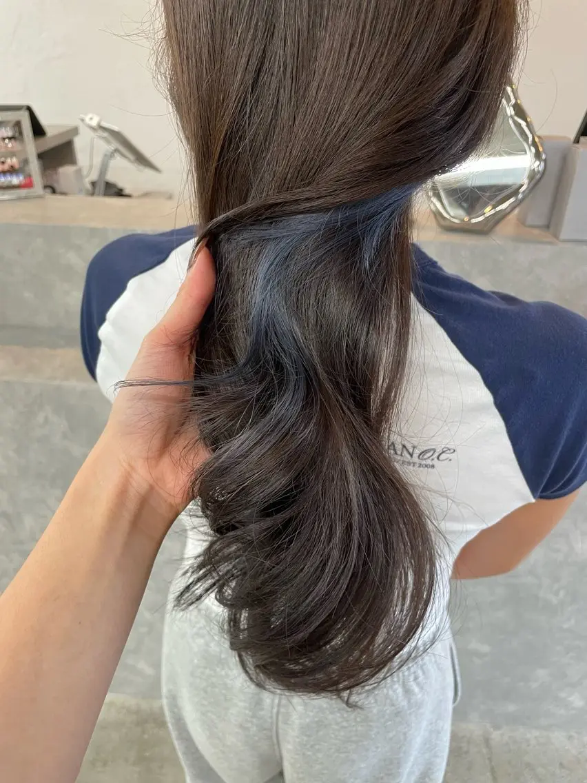セミロング ミストバング ヘアカラー miloc himekaのヘアスタイル