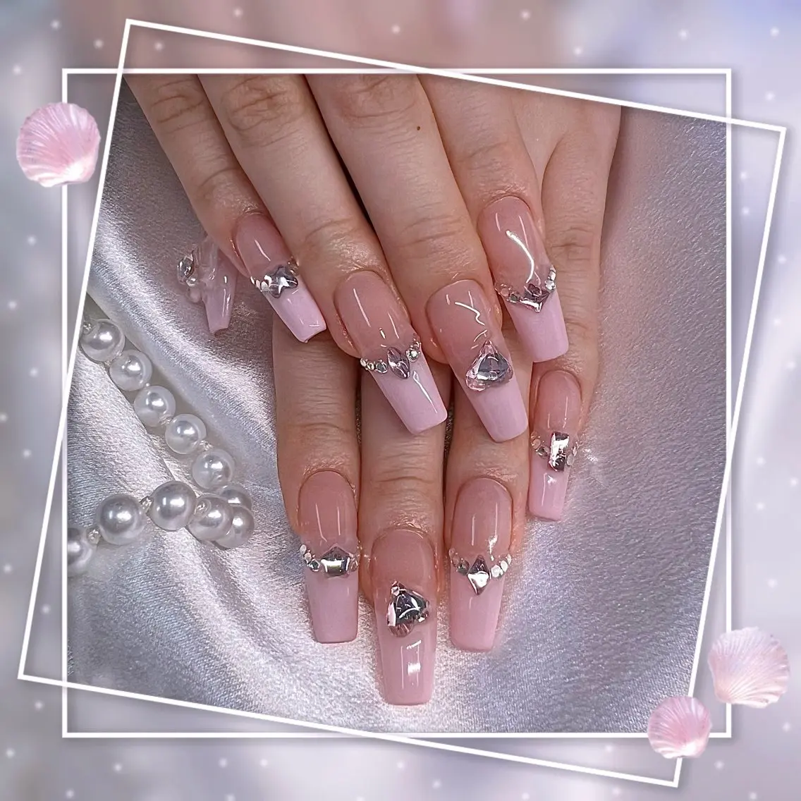 ネイル フレンチネイル グラデーション キラキラネイル 韓国ネイル マグネットネイル ハンドネイル Chill Nailsalonのネイルデザイン