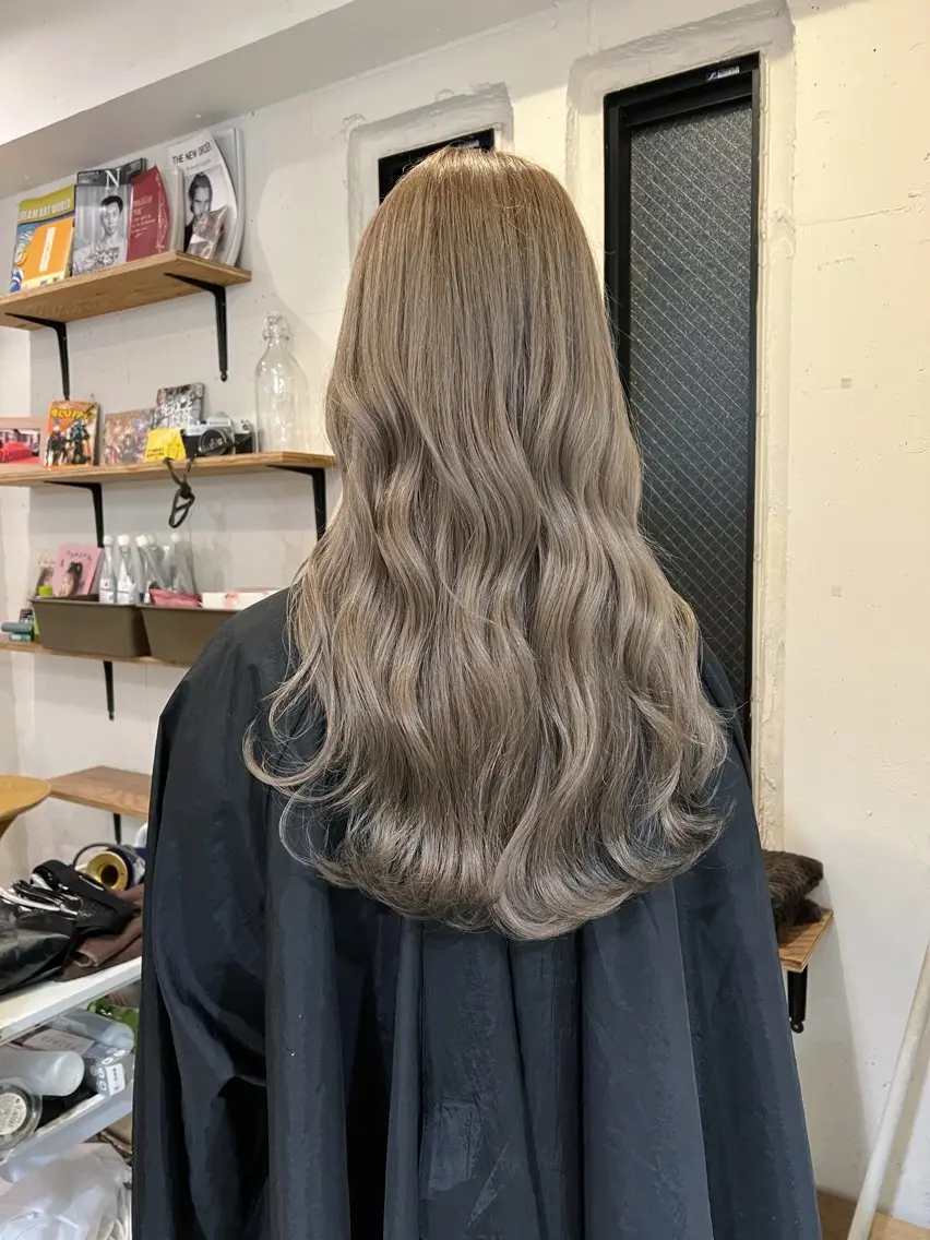 ロング カラー グレージュ ミルクティーグレージュ ヘアカラー トリートメント エクステ⭐️艶カラー koukiのヘアスタイル