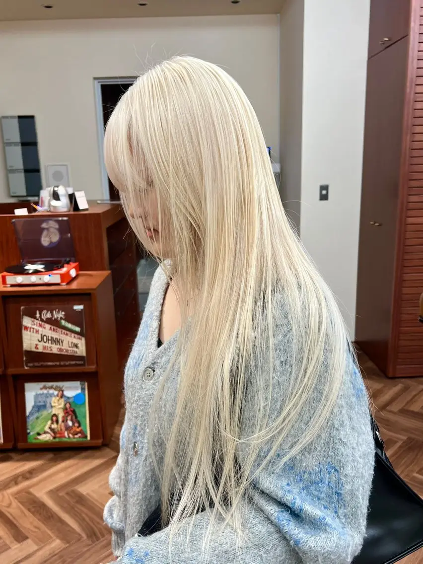 ロング カラー ブリーチ ブロンド ケアブリーチ 透明感カラー ダブルカラー レイヤー専門家 ダブルカラー修のヘアスタイル