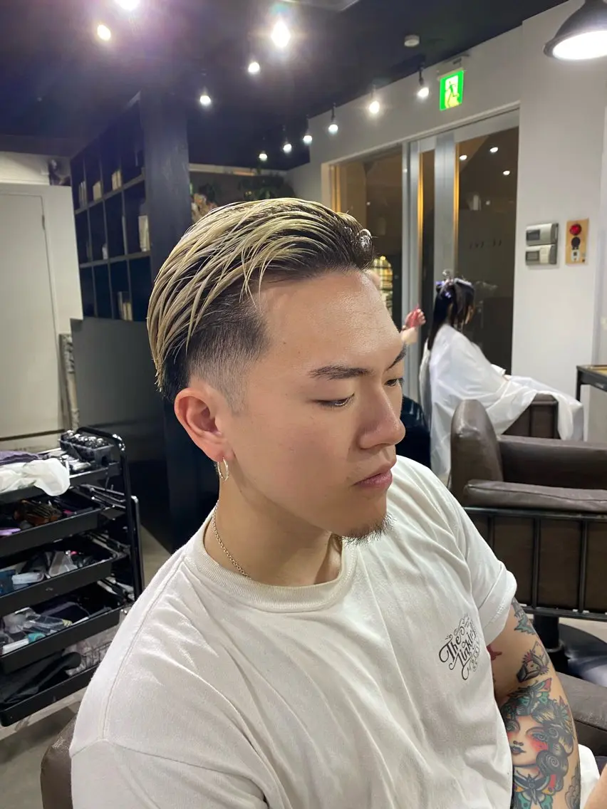 カラー パーマ メンズ ブロンド カット ヘアカラー 山影✨バレイヤージュ ハイライト✨メンズ◎のヘアスタイル