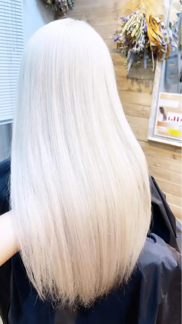 ✯ホワイトカラー✯    ブリーチ+カラー+トリートメントの写真