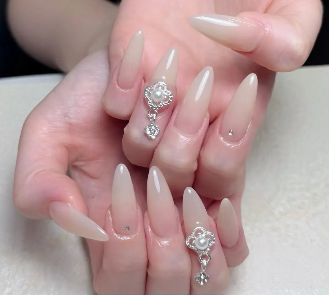 ネイル アートネイル 長さ出し フレンチネイル ジェルネイル ガーリー ハンドネイル 中野駅から2分 MEO NAILのネイルデザイン