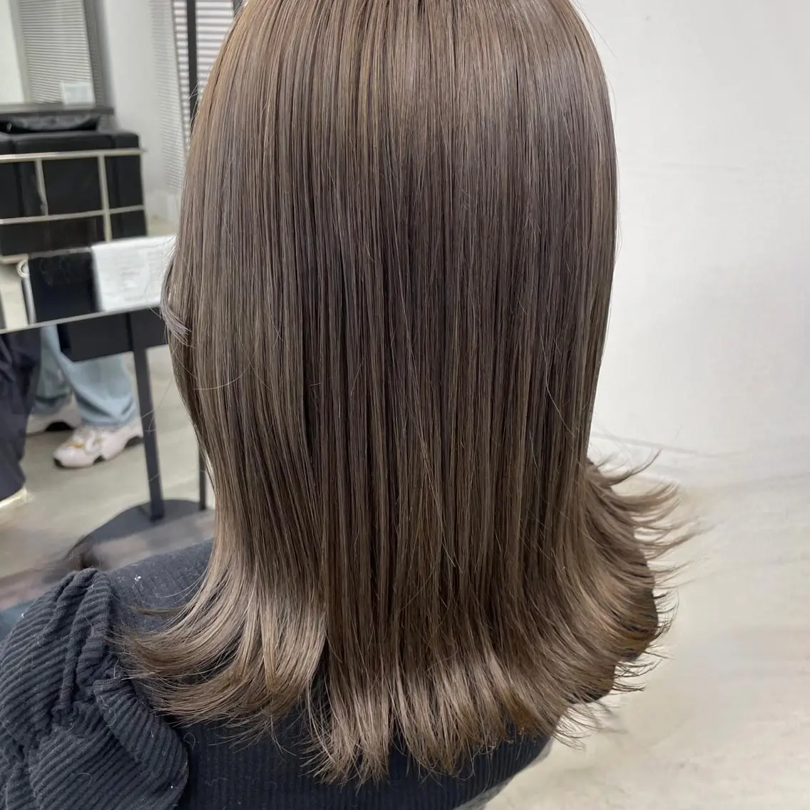 ミディアム カラー ブリーチ 透明感カラー グレージュ ヘアカラー 💗韓国ヘア/髪質改 善💗若菜あいこのヘアスタイル