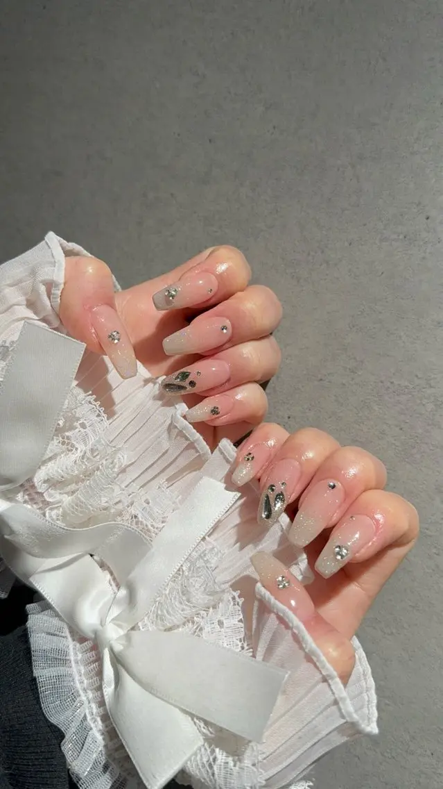 ネイル I-nailロング /ワンホン/キラキラのネイルデザイン