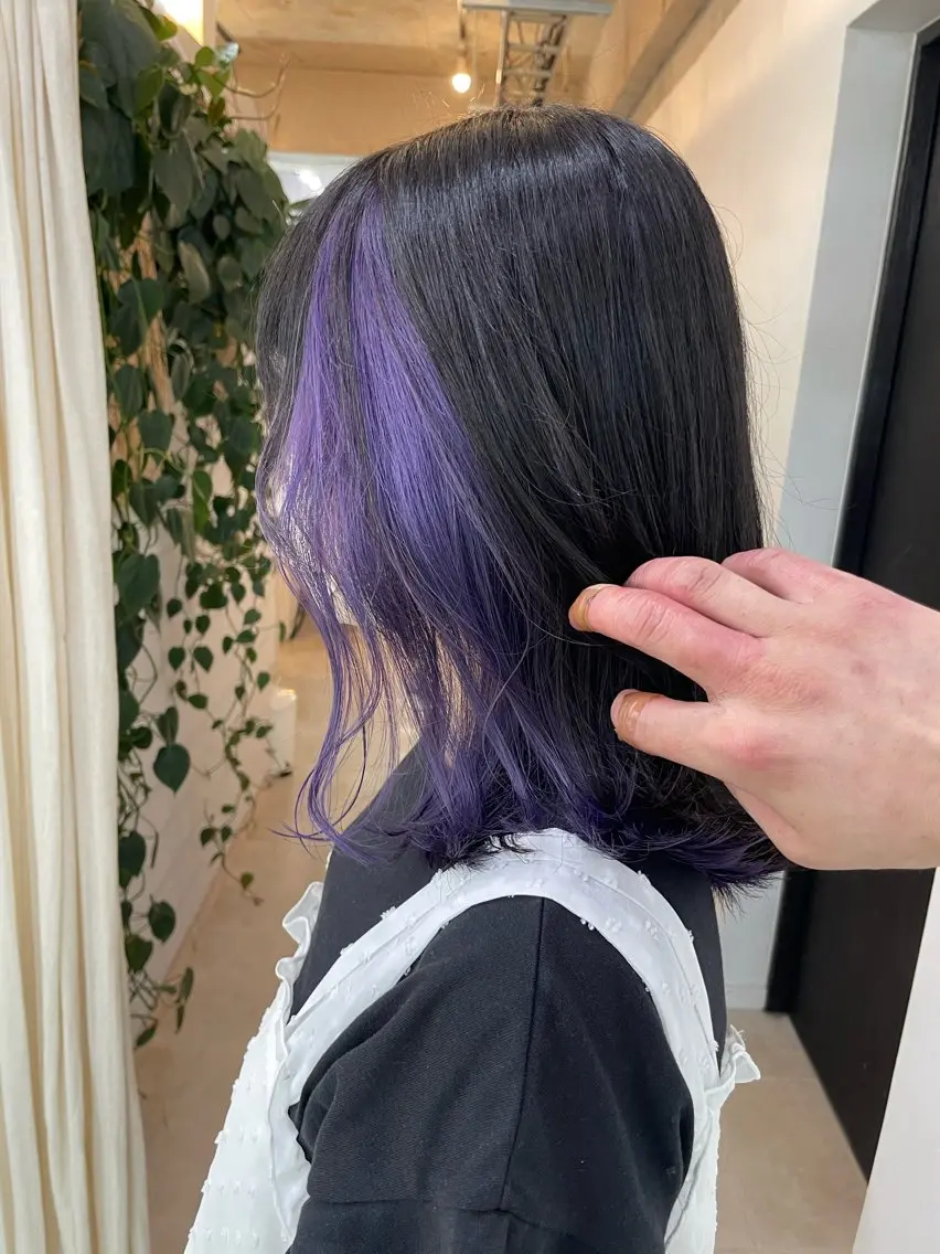 ミディアム カラー インナーカラー パープルカラー ブリーチ有無Wカラー メンズパーマ大成のヘアスタイル