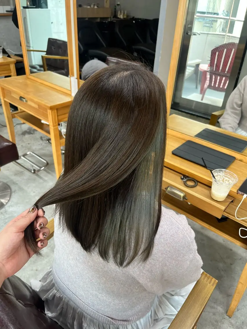 カラー 秋山 美奈のヘアスタイル