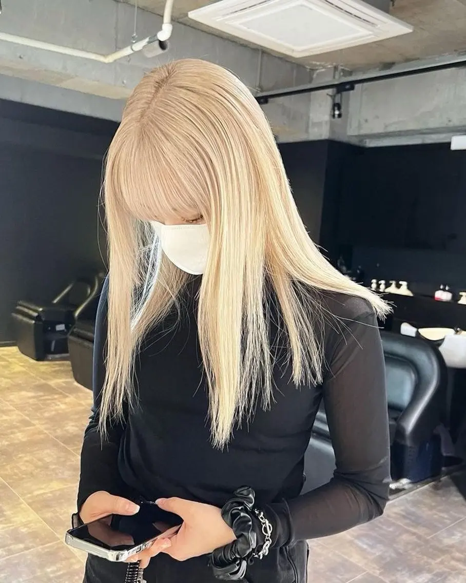 ミディアム カラー ブロンド ヘアカラー 【🥀履歴修正🥀】 ハイトーン職人/拓真のヘアスタイル